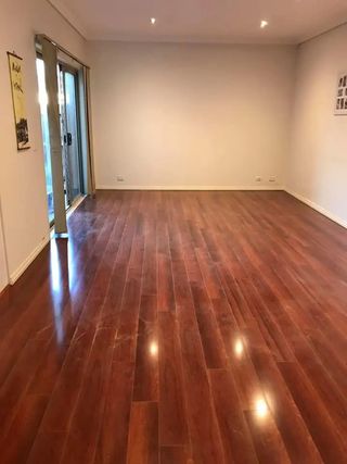 Instalador de suelo laminado, tarimas y pavimentos