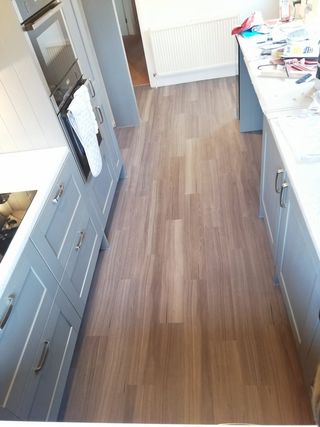 Instalador de suelo laminado, tarimas y pavimentos