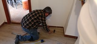 Instalador de suelo laminado, tarimas y pavimentos