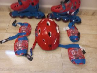 Juego patines, rodilleras, coderas, casco y mochil