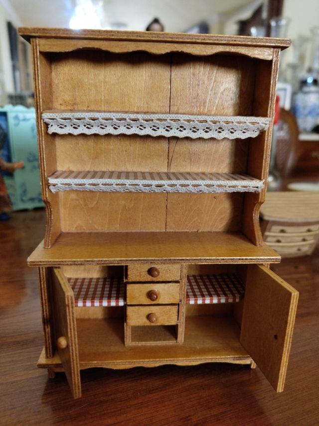 Mueble de casa de muñecas o para Belén