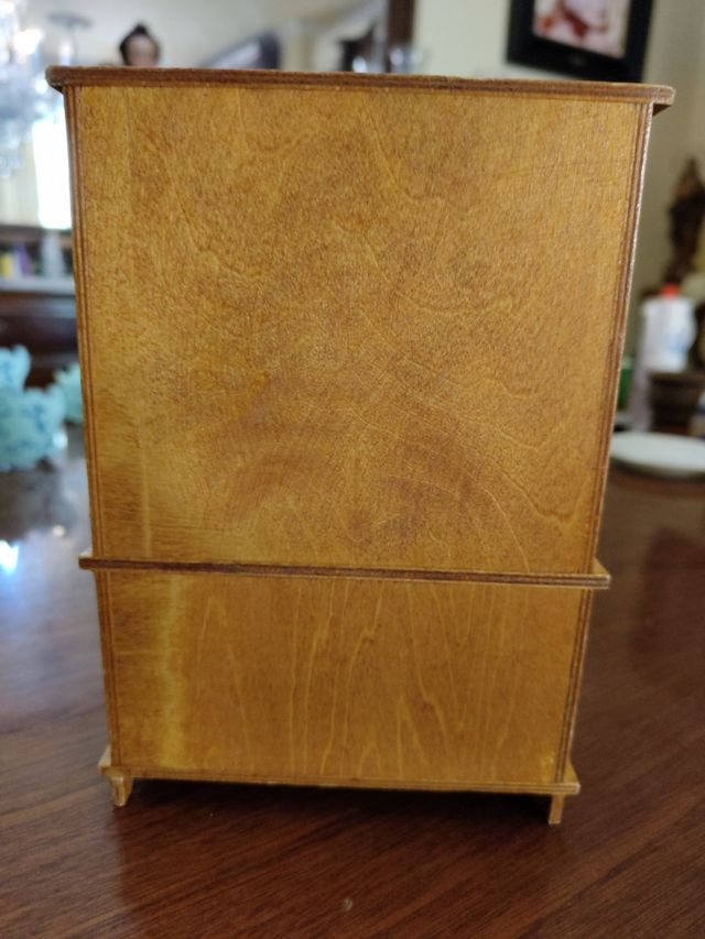 Mueble de casa de muñecas o para Belén