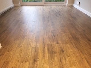 Montaje de suelo laminado, tarimas y pavimentos