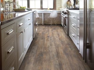 Montaje de suelo laminado, tarimas y pavimentos