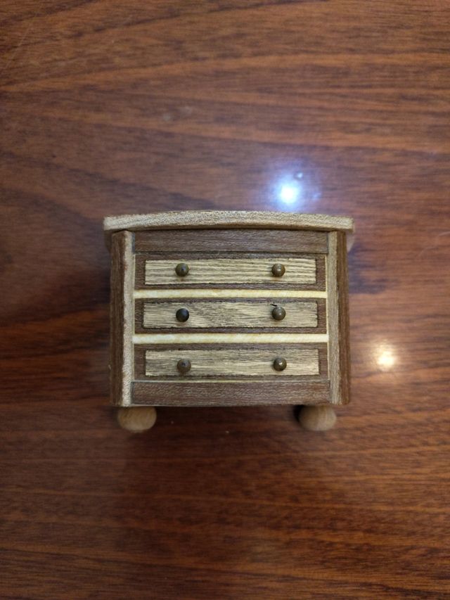 Mueble para casa de muñecas o para Belén