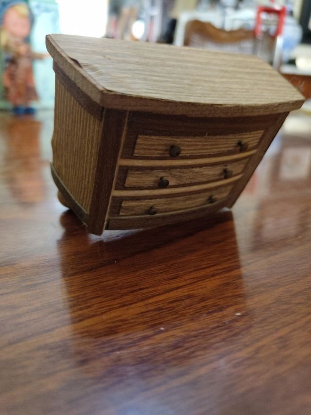 Mueble para casa de muñecas o para Belén