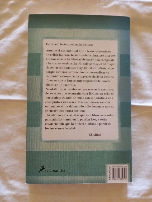 El niño con el pijama de rayas