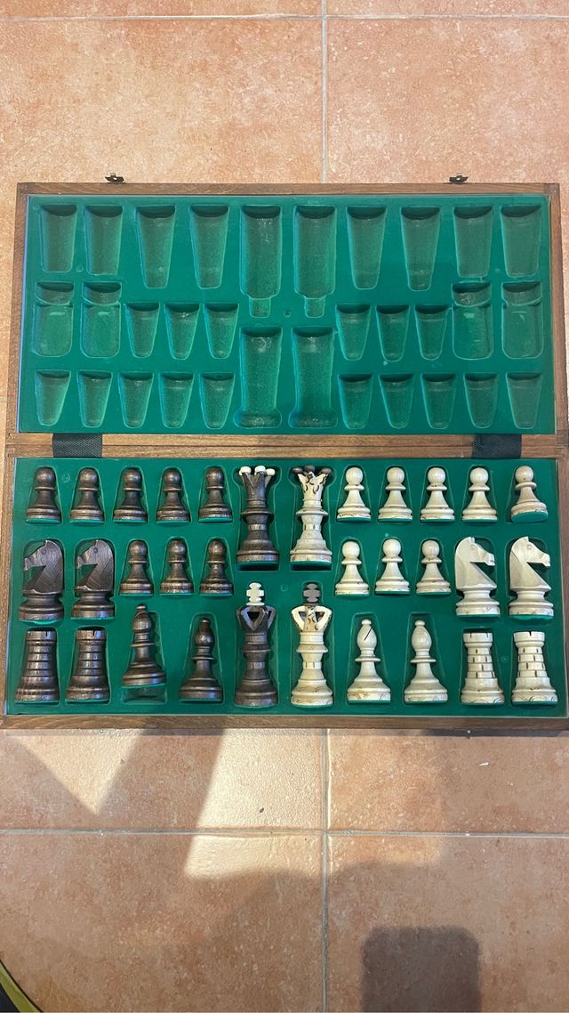 ajedrez madera tallado