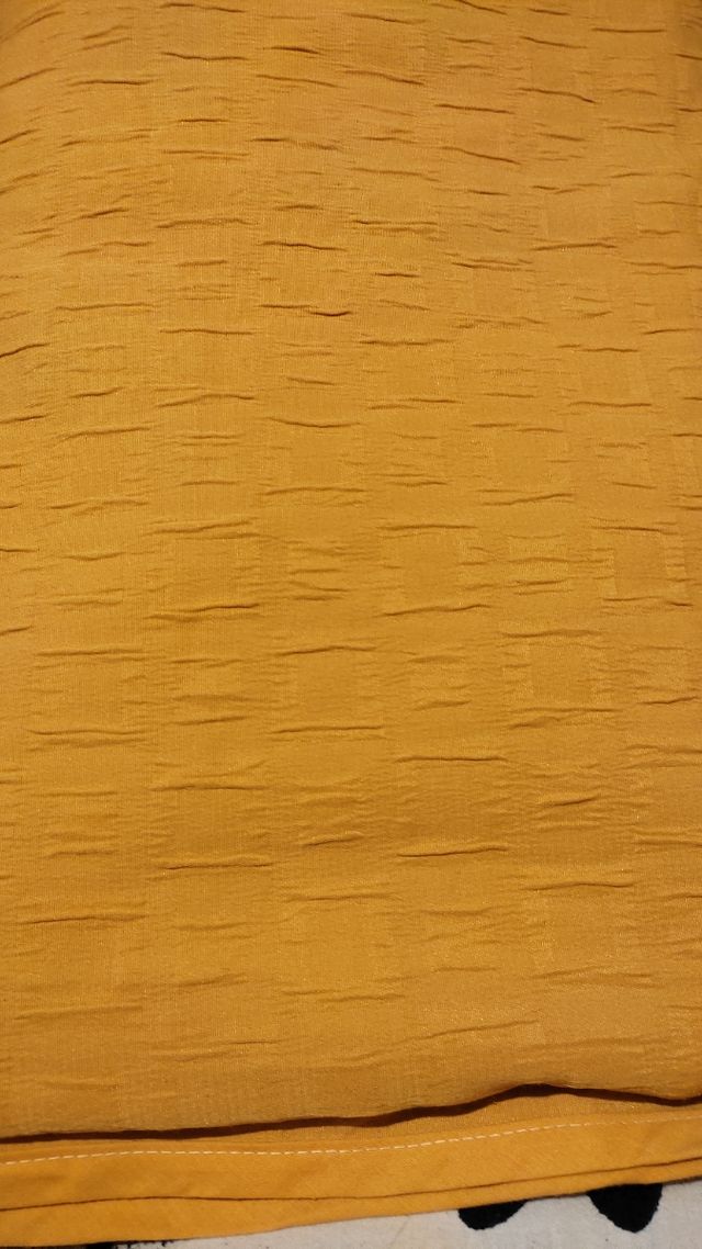 Tela gruesa color mostaza ribeteado a maquina