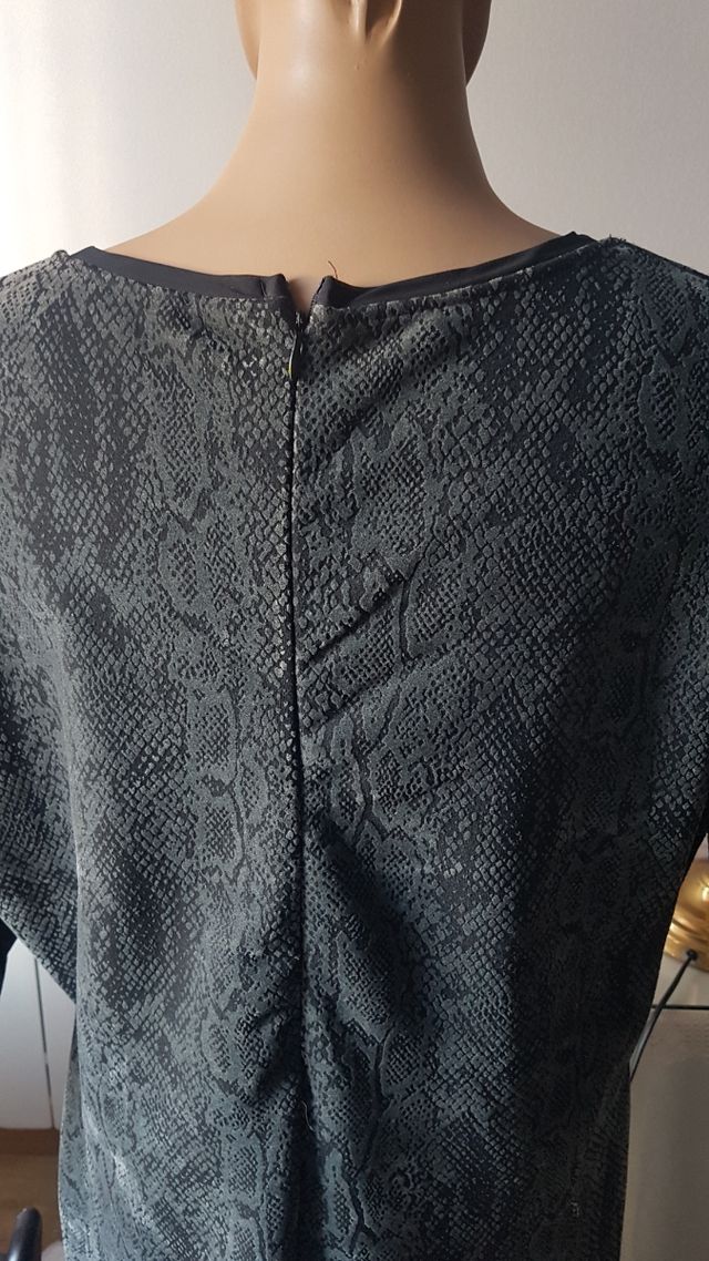 Vestido efecto piel serpiente