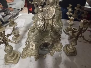 Candelabros y reloj