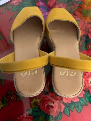 Zapatillas esparto y piel. Marca Ria. Menorca.