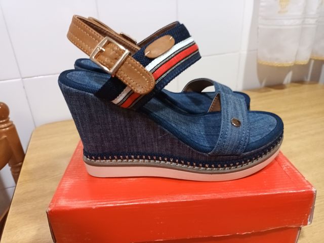 Sandálias jeans azul marinho