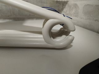 Perchas blancas robustas