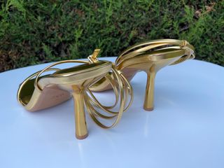 Sandalia Zara dorada con cordón