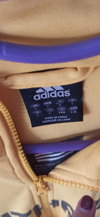 Se vende chaqueta Adidas como nueva