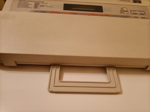 Máquina de escribir eléctrica AEG Olympia