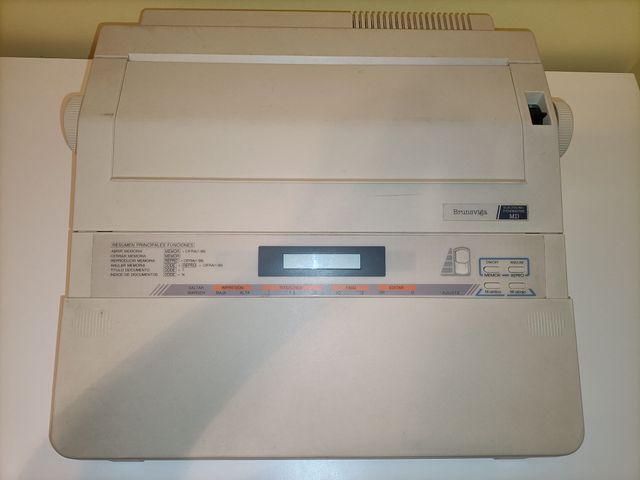 Máquina de escribir eléctrica AEG Olympia