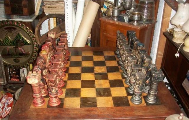 Conjunto de mesa y sillones de ajedred