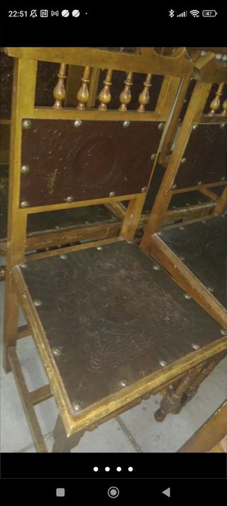 Sillas de cuero repujado