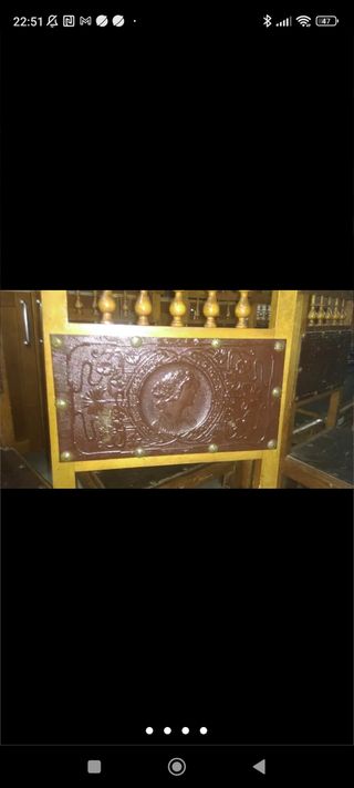 Sillas de cuero repujado