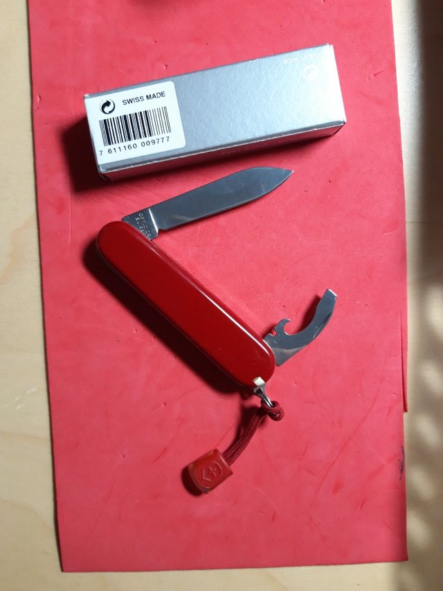 Victorinox Bantam red