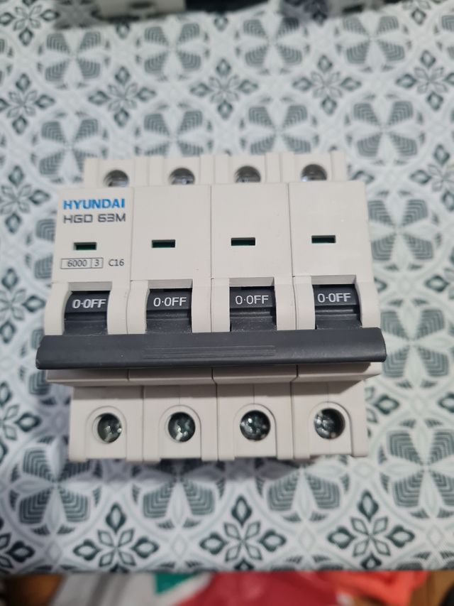 Interruptor automático magnetotérmico HYUNDAI