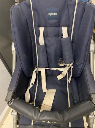 Carrito Inglesina azul marino. Parte del Trilogy