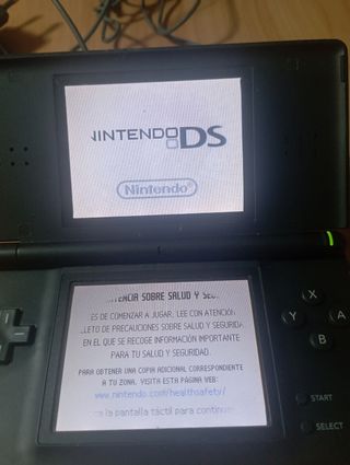 Consola Nintendo ds + cargador + 4 juegos