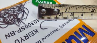 ANZUELOS X8 Nº7 MUSTAD MODELO KEIRYU CARBONO.
