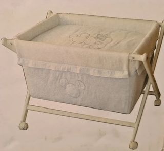 Minicuna lacada blanca en madera 