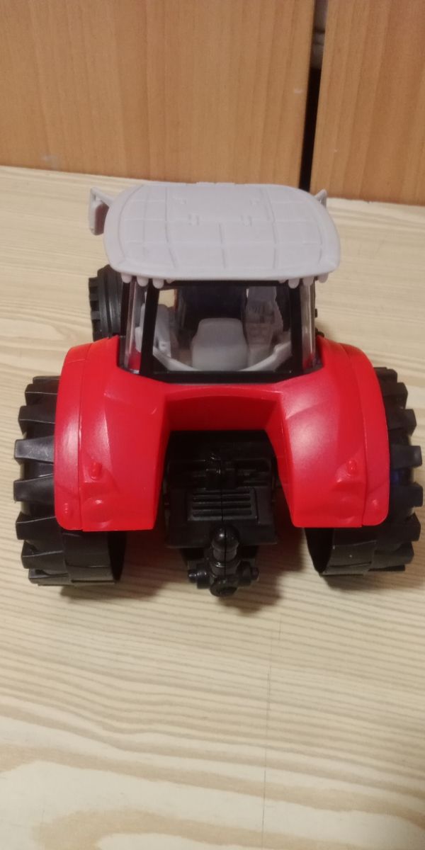 Tractor agrícola accionado