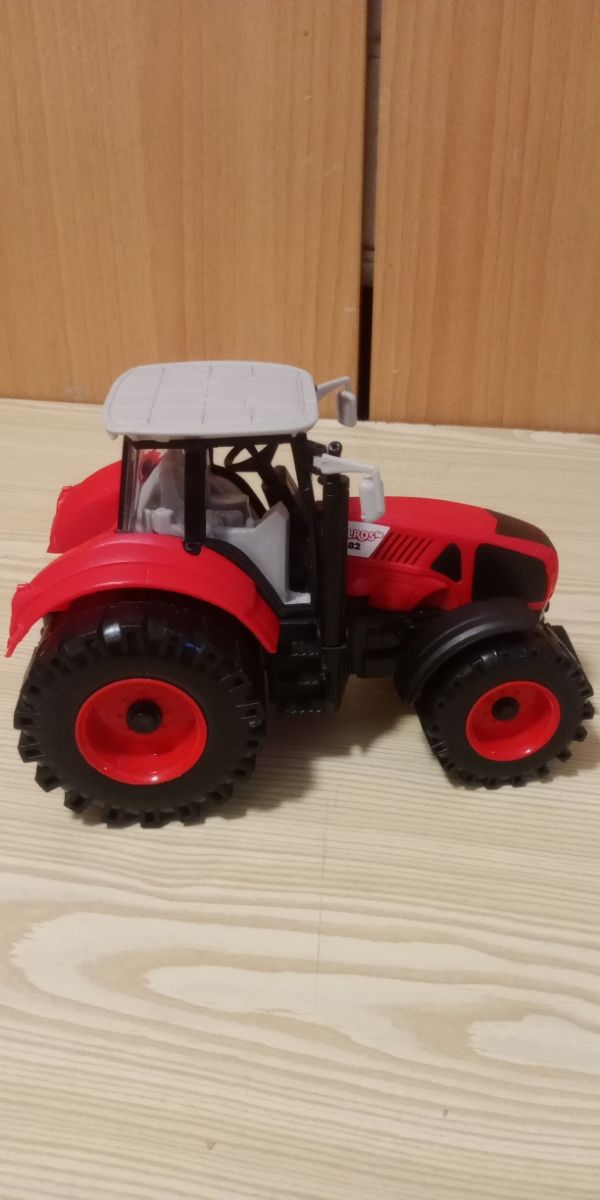 Tractor agrícola accionado