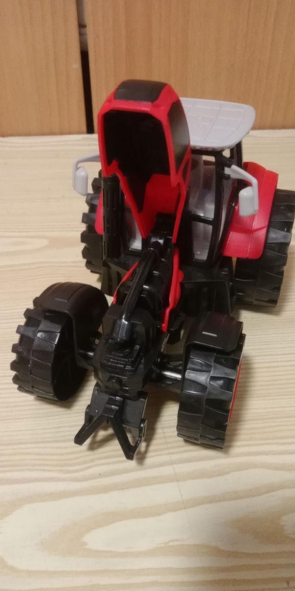 Tractor agrícola accionado