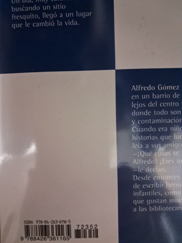 Libro "El monstruo y la bibliotecaria"