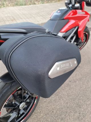 Hyperstrada 821