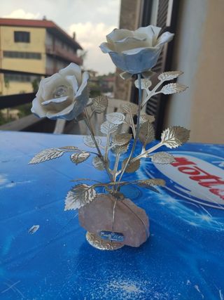 Decorazione con rose Capodimonte