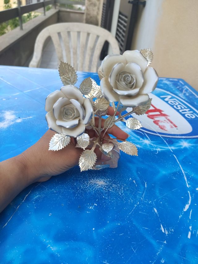 Decorazione con rose Capodimonte