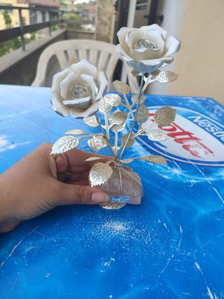 Decorazione con rose Capodimonte