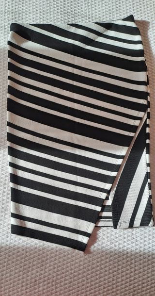 Falda midi stradivarius 