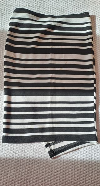 Falda midi stradivarius 