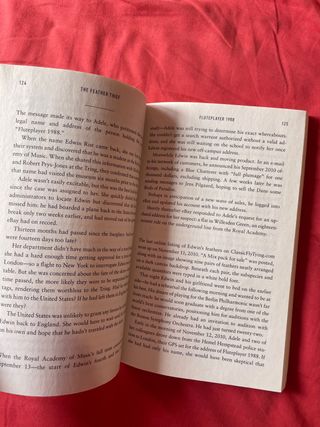 libro inglés: The feather Thief, Kirk Wallace