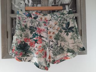 Short floral precioso OYSHO, M 