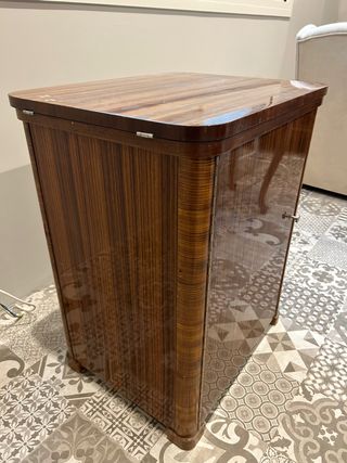 Máquina de coser antigua con su mueble (funciona)