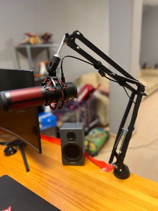 Microfono y soporte HyperX
