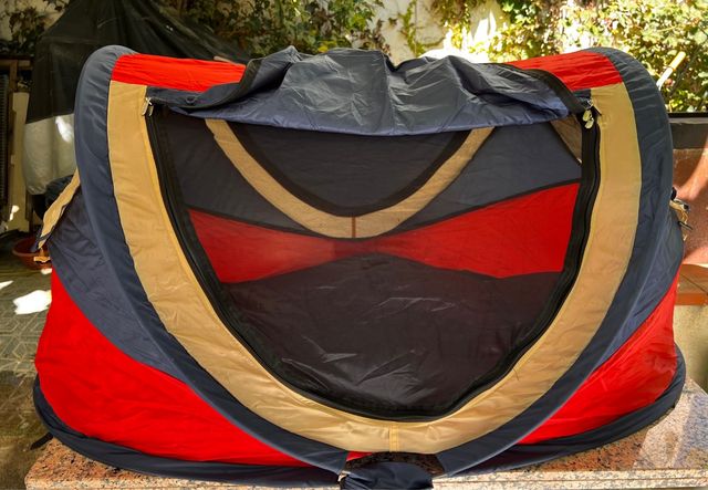 Tienda de campaña o camping y saco para bebé