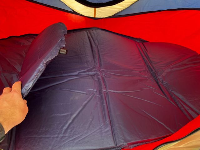 Tienda de campaña o camping y saco para bebé