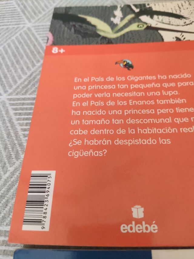 Molti libri per ragazzi e bambini