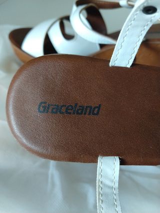 Sandalias con cuña blancas