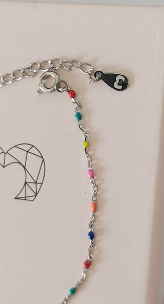 Pulsera finita de colores